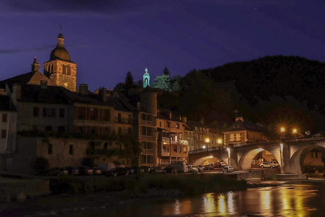 Riverrun Saint-Geniez-dʼOlt Екстериор снимка