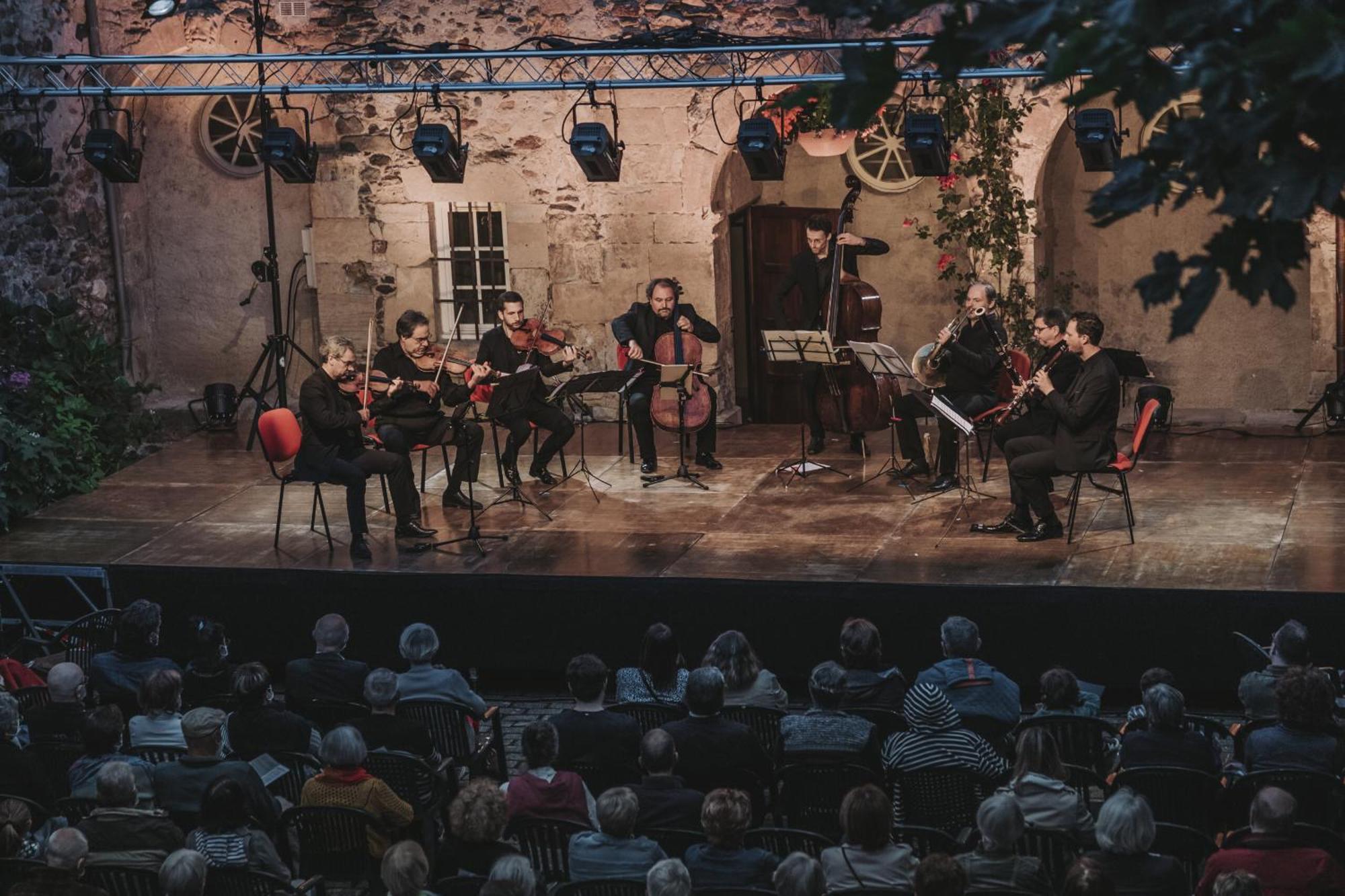 Riverrun Saint-Geniez-dʼOlt Екстериор снимка