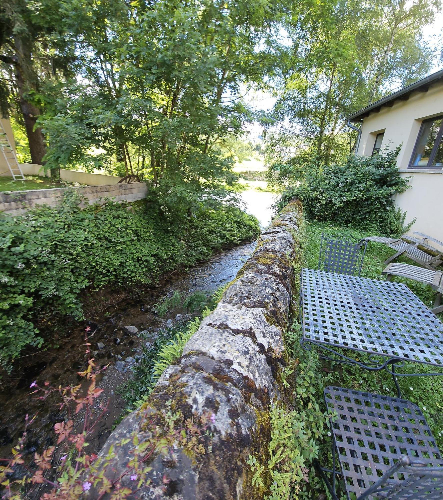 Riverrun Saint-Geniez-dʼOlt Екстериор снимка